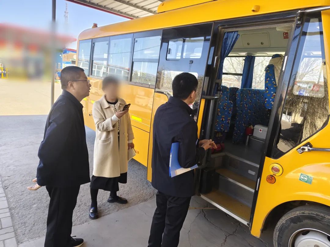 寧晉縣教育局聯(lián)合縣交警大隊開展校車安全檢查/ 圖片