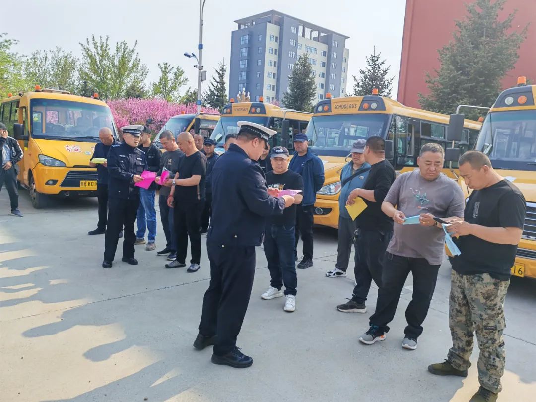 克山縣多部門聯(lián)合開展校車安全檢查活動(dòng)/ 圖片