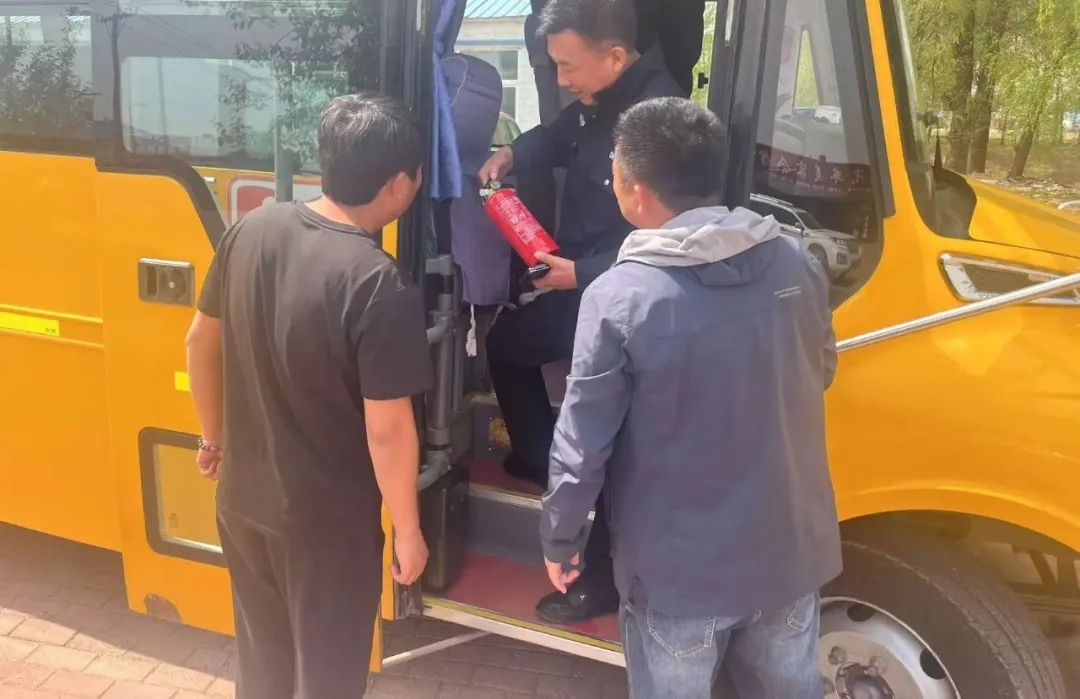 縣域新聞 | 胡吉吐莫鎮(zhèn):多部門聯(lián)動共筑法治安全防線 圖片