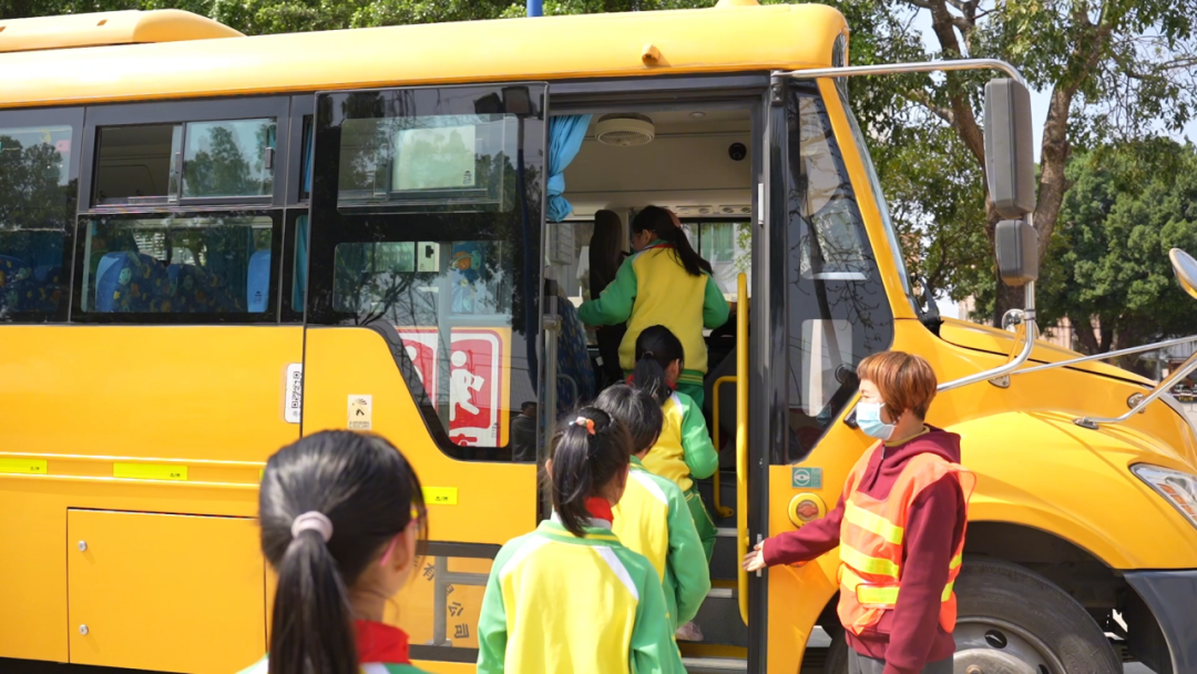 校車安全 “駛”終如一 校車安全 “駛”終如一