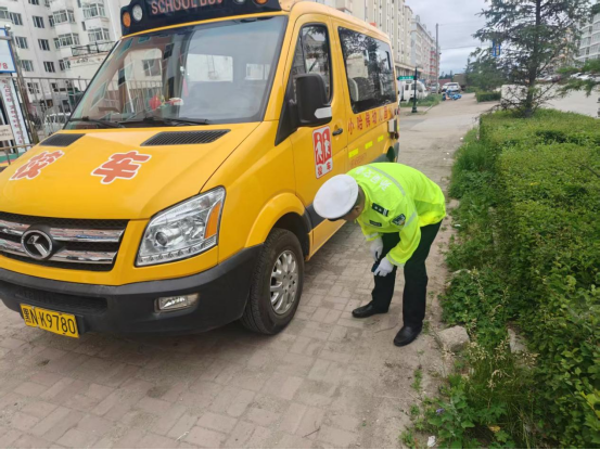 夏季行動 | 開展校車安全“大檢查” 擰緊學(xué)生出行“安全閥” 夏季行動 | 開展校車安全“大檢查” 擰緊學(xué)生出行“安全閥”