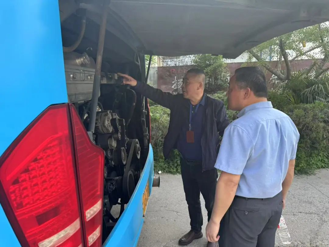 筑牢安全防線 守護求學之路 ——旅游出租分公司開展校車安全檢查 圖片