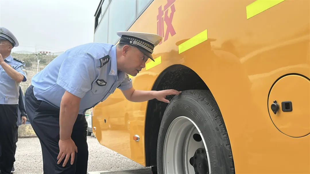 護航開學(xué)季 | 蘭州公安交警強化校車安全“大檢查”，擰緊學(xué)生出行“安全閥”