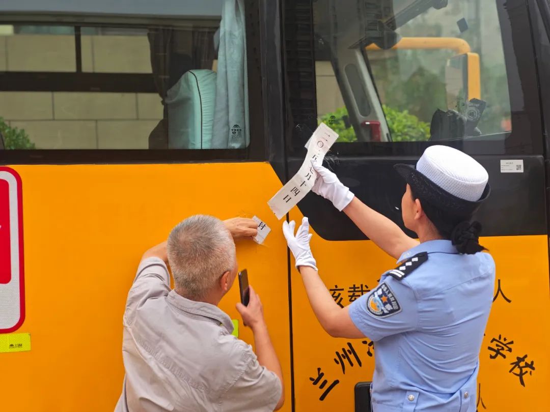 護航開學(xué)季 | 蘭州公安交警強化校車安全“大檢查”，擰緊學(xué)生出行“安全閥”