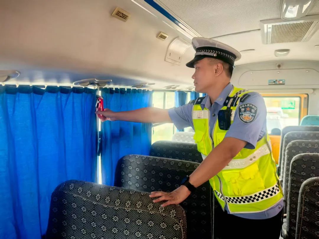 若羌公安交警強化校車安全“大檢查”，擰緊出行“安全閥”！