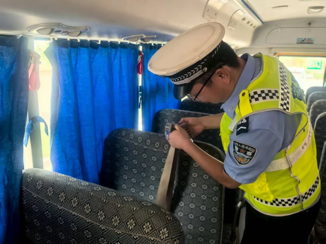 若羌公安交警強化校車安全“大檢查”，擰緊出行“安全閥”！