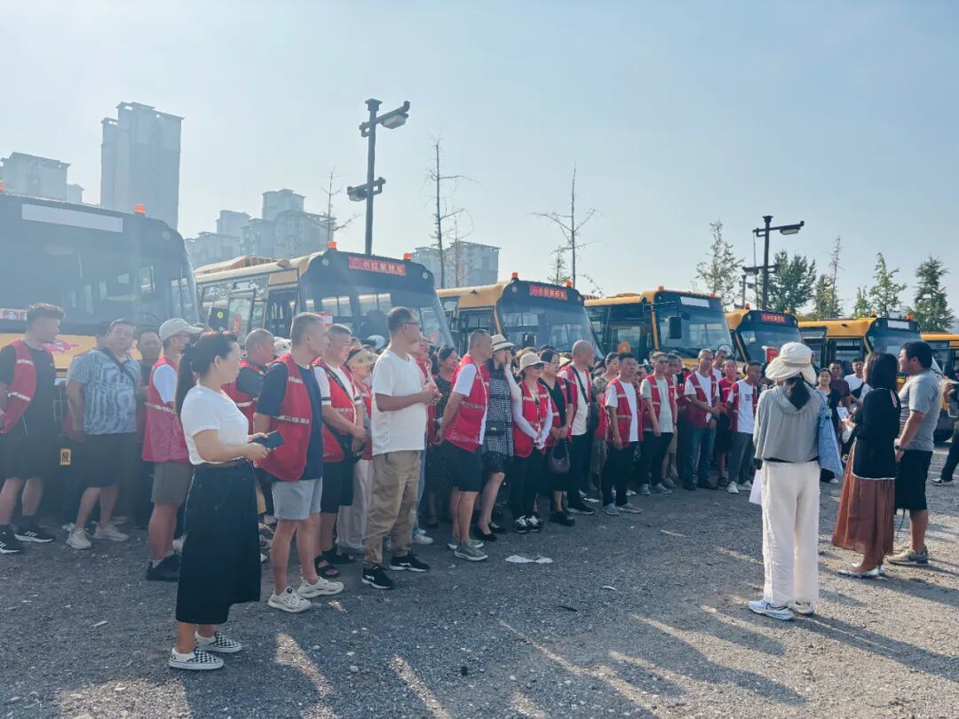 校車就位，安全到位，小紅星貼心守護(hù)上學(xué)路