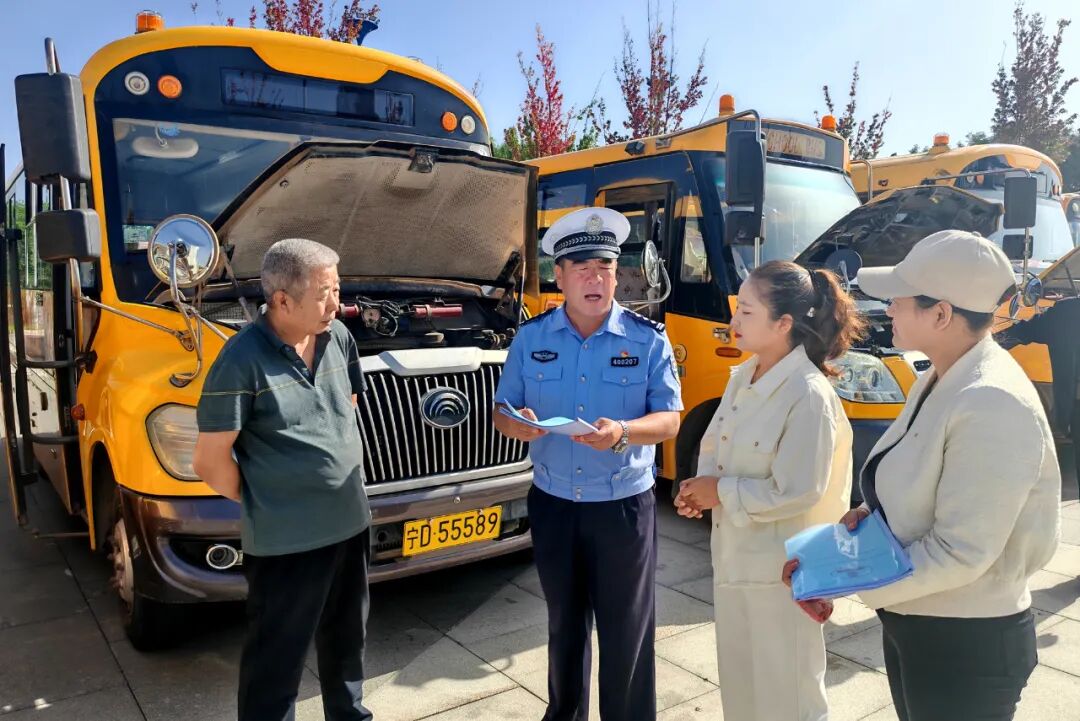 護(hù)航開(kāi)學(xué)季 | 固原交警強(qiáng)化校車(chē)安全“大檢查”，筑牢學(xué)生“平安路”！