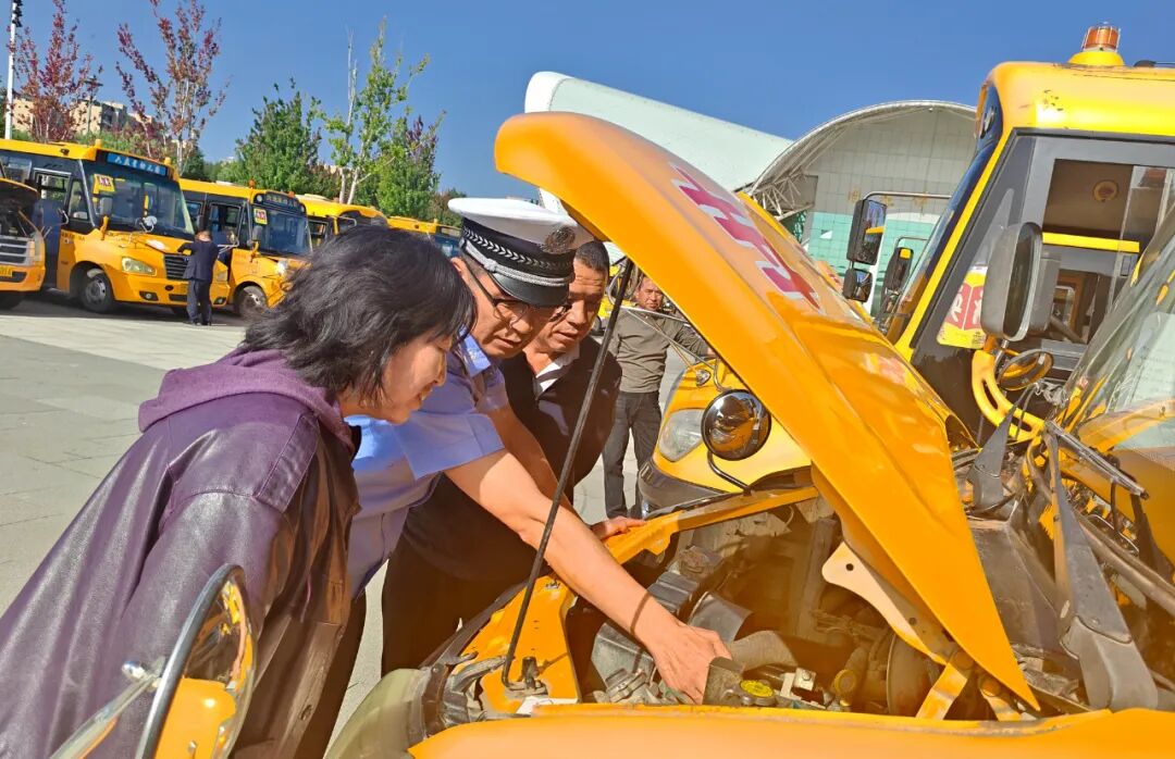 護(hù)航開(kāi)學(xué)季 | 固原交警強(qiáng)化校車(chē)安全“大檢查”，筑牢學(xué)生“平安路”！