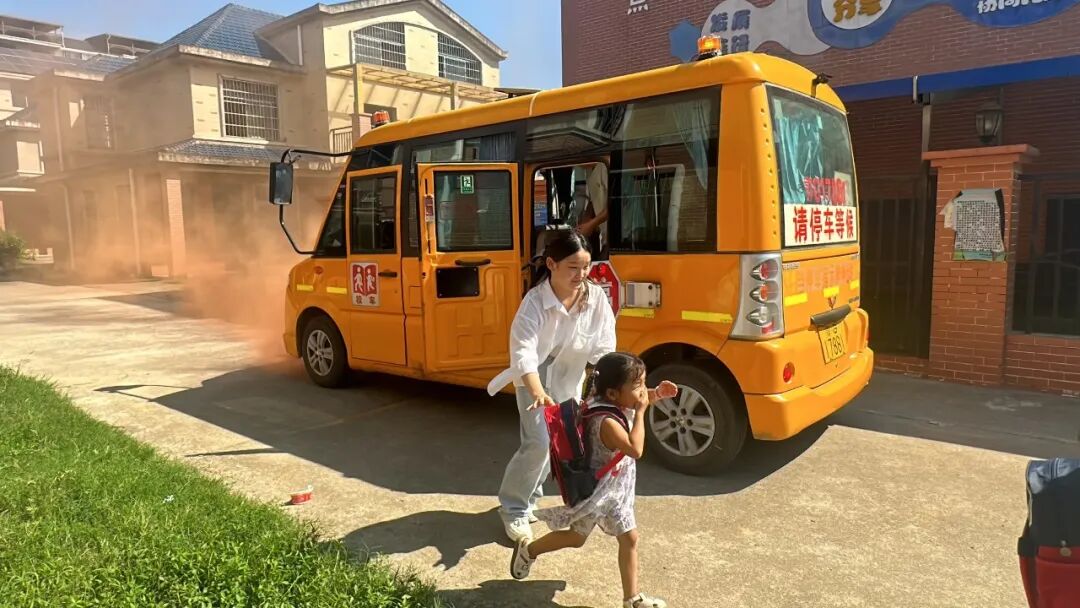 【平安校園】安全“童”行，防患未然——東幼校車(chē)應(yīng)急疏散演練紀(jì)實(shí)