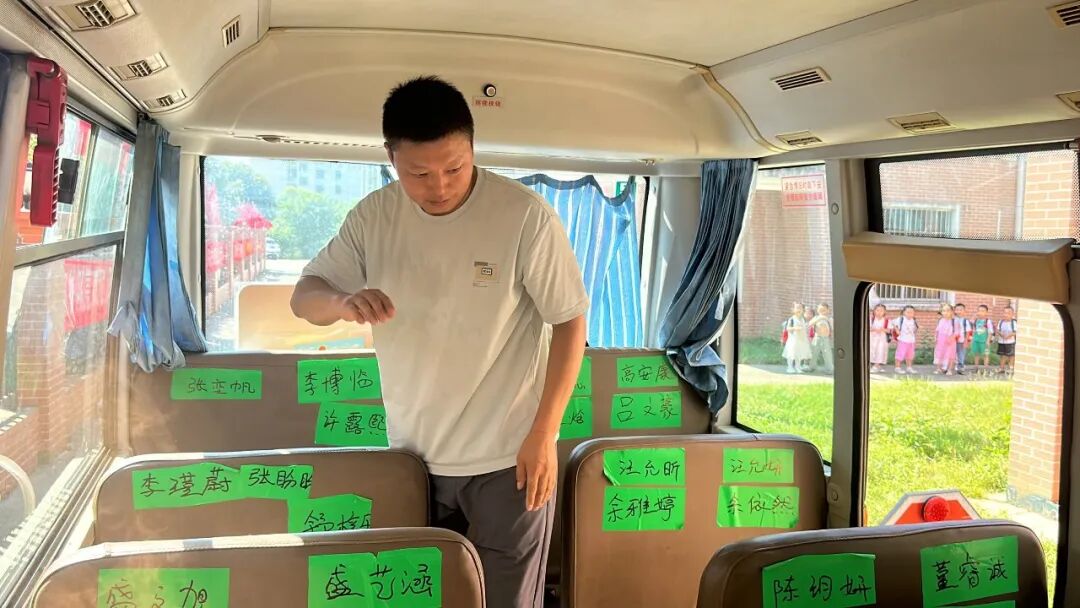 【平安校園】安全“童”行，防患未然——東幼校車(chē)應(yīng)急疏散演練紀(jì)實(shí)