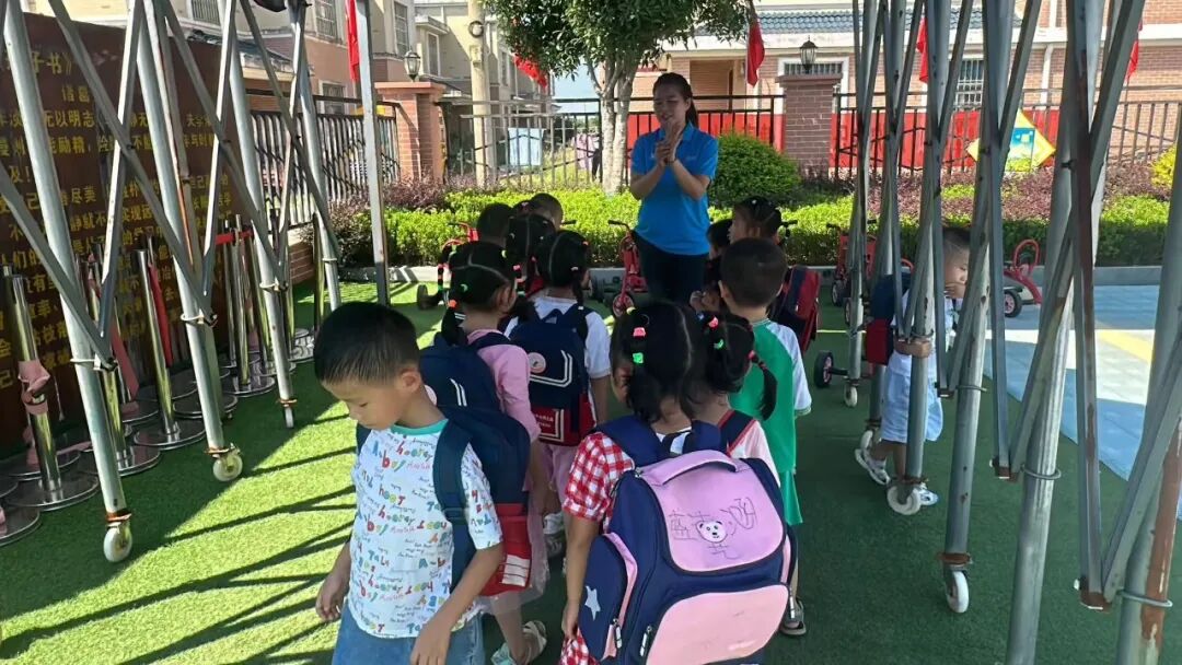 【平安校園】安全“童”行，防患未然——東幼校車(chē)應(yīng)急疏散演練紀(jì)實(shí)