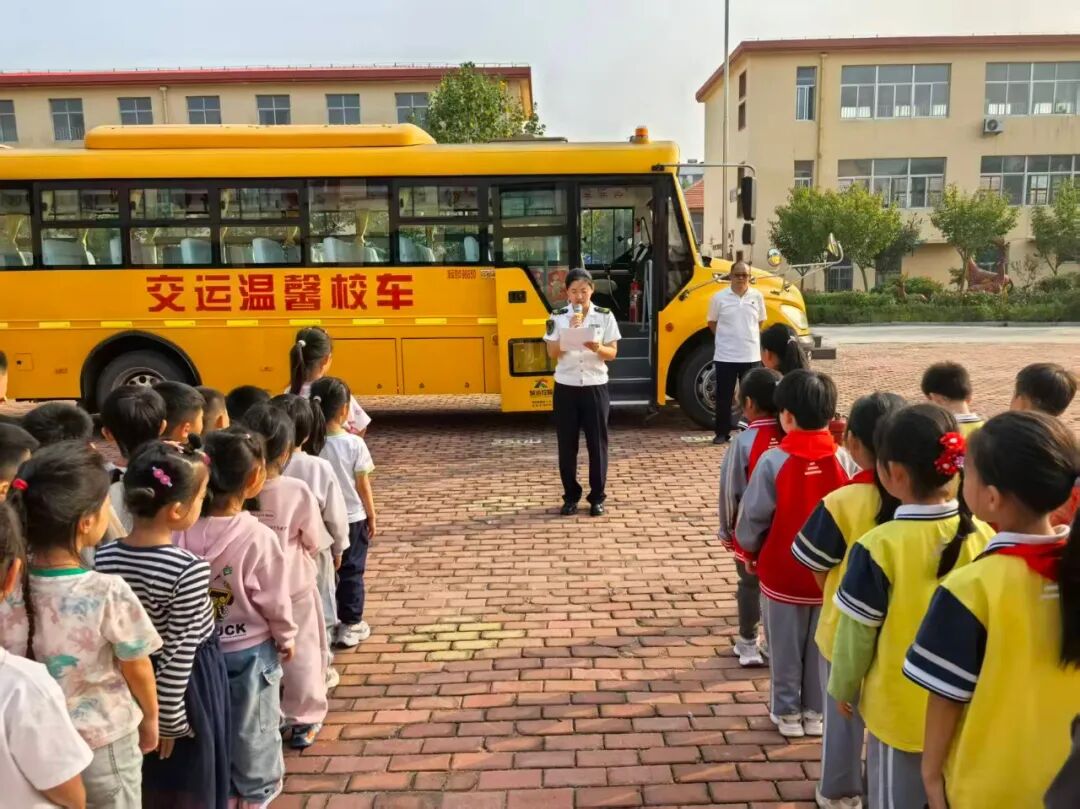 瑯琊小學(xué)安全教育課程校車安全演練，共筑生命防線---瑯琊小學(xué)舉辦2025年秋季校車消防應(yīng)急演練