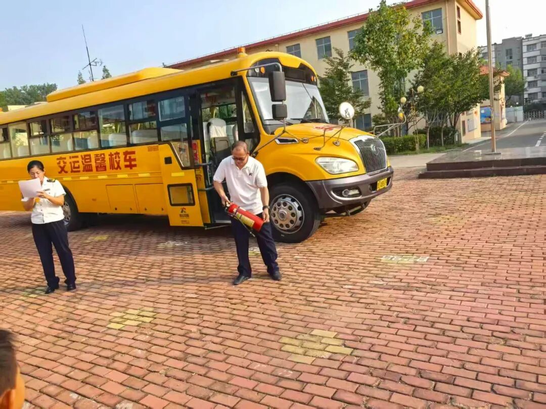 瑯琊小學(xué)安全教育課程校車安全演練，共筑生命防線---瑯琊小學(xué)舉辦2025年秋季校車消防應(yīng)急演練