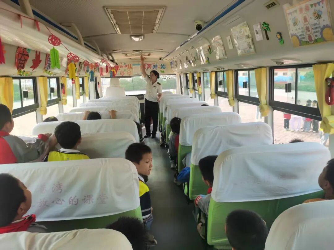 瑯琊小學(xué)安全教育課程校車安全演練，共筑生命防線---瑯琊小學(xué)舉辦2025年秋季校車消防應(yīng)急演練