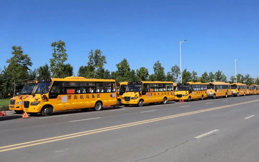 秋季校車(chē)安全特輯：秋色雖美，安全不怠//陽(yáng)光雨露校車(chē)筑起秋季安全防線