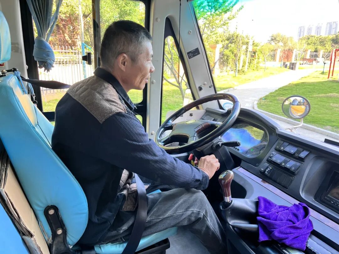 筑牢校車安全 守護(hù)成長之路 —— 紅蓮湖第二幼兒園校車安全應(yīng)急演練活動 筑牢校車安全 守護(hù)成長之路 —— 紅蓮湖第二幼兒園校車安全應(yīng)急演練活動