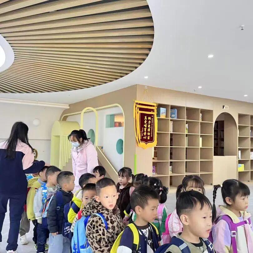 筑牢校車安全 守護(hù)成長之路 —— 紅蓮湖第二幼兒園校車安全應(yīng)急演練活動 筑牢校車安全 守護(hù)成長之路 —— 紅蓮湖第二幼兒園校車安全應(yīng)急演練活動