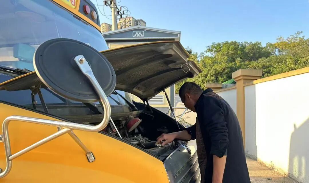 筑牢校車安全 守護(hù)成長之路 —— 紅蓮湖第二幼兒園校車安全應(yīng)急演練活動 筑牢校車安全 守護(hù)成長之路 —— 紅蓮湖第二幼兒園校車安全應(yīng)急演練活動