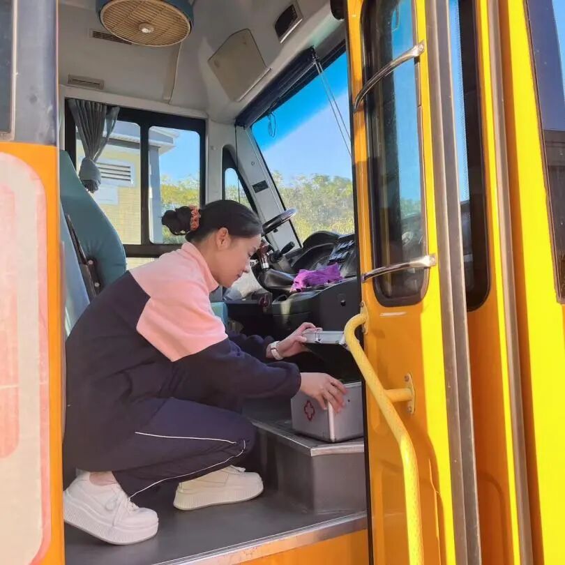 筑牢校車安全 守護(hù)成長之路 —— 紅蓮湖第二幼兒園校車安全應(yīng)急演練活動 筑牢校車安全 守護(hù)成長之路 —— 紅蓮湖第二幼兒園校車安全應(yīng)急演練活動