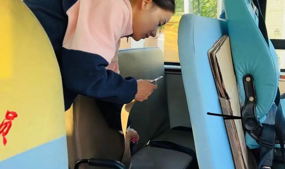 筑牢校車安全 守護(hù)成長之路 —— 紅蓮湖第二幼兒園校車安全應(yīng)急演練活動 筑牢校車安全 守護(hù)成長之路 —— 紅蓮湖第二幼兒園校車安全應(yīng)急演練活動