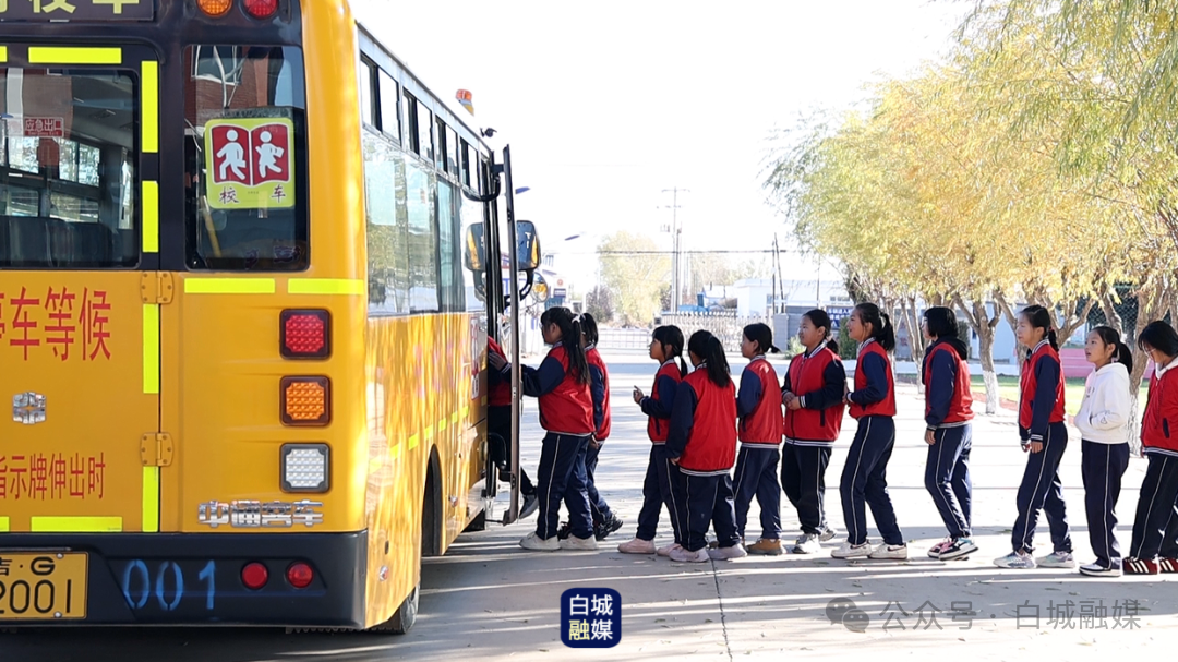 洮北區(qū)校車變身“移動紅色課堂”