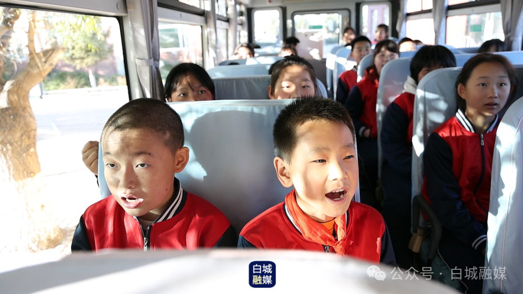 洮北區(qū)校車變身“移動紅色課堂”