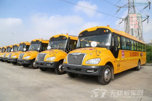 城陽區(qū)司法局開展送法進校車活動/ 城陽區(qū)司法局開展送法進校車活動