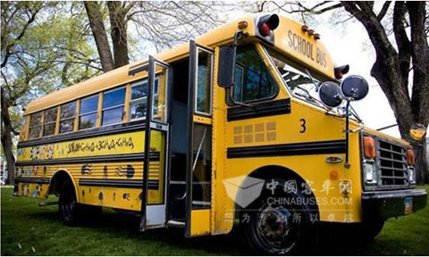 企業(yè)爭(zhēng)議校車(chē)標(biāo)準(zhǔn) 并非要將標(biāo)準(zhǔn)降格 B型校車(chē)