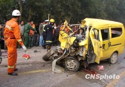 中美實(shí)力對(duì)比之校車(chē)版(圖) 中美實(shí)力對(duì)比之校車(chē)版(圖)