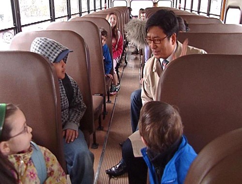 中美實(shí)力對(duì)比之校車(chē)版(圖) 中美實(shí)力對(duì)比之校車(chē)版(圖)