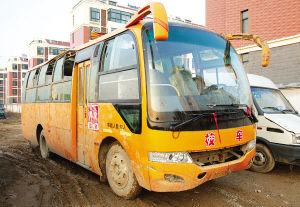 江蘇豐縣肇事校車核載52人 有校車標(biāo)識(圖) 江蘇豐縣肇事校車核載52人 有校車標(biāo)識