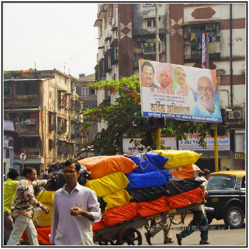 印度交通像廟會(huì) 校車很拉風(fēng)(圖) 印度交通像廟會(huì) 校車很拉風(fēng)(圖)