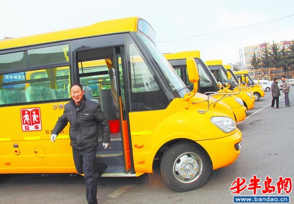 代表委員支招校車安全:運營企業(yè)要有公益心