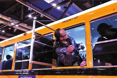 一切為了孩子利益 首屆校車展主打安全牌