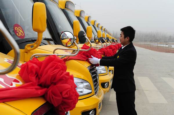 寧夏中衛(wèi)40輛“大鼻子”校車上崗了 寧夏中衛(wèi)40輛“大鼻子”校車上崗了