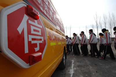 陜西銅川實(shí)現(xiàn)安全校車全覆蓋(圖)
