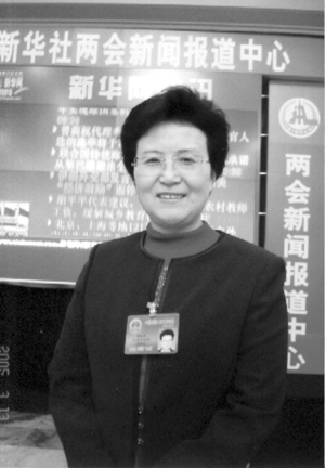 蔣婉求:校車行駛該有特權(quán) 司機(jī)可享受教師待遇(圖) 蔣婉求:校車行駛該有特權(quán) 司機(jī)可享受教師待遇(圖)