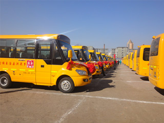 137臺(tái)宇通“長鼻子”開進(jìn)吉林村小 137臺(tái)宇通“長鼻子”開進(jìn)吉林村小