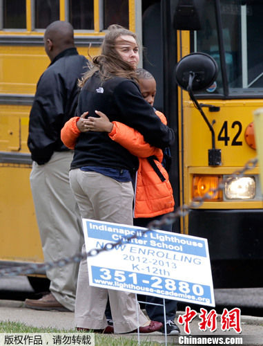 美國印第安納發(fā)生校車撞橋墩事故 致2死12傷 美國印第安納發(fā)生校車撞橋墩事故 致2死12傷