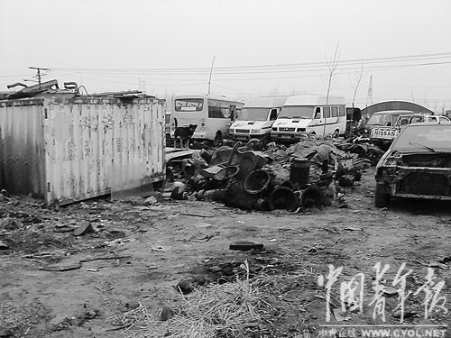 翻新車部分流入農(nóng)村成校車(圖) 翻新車部分流入農(nóng)村成校車(圖)