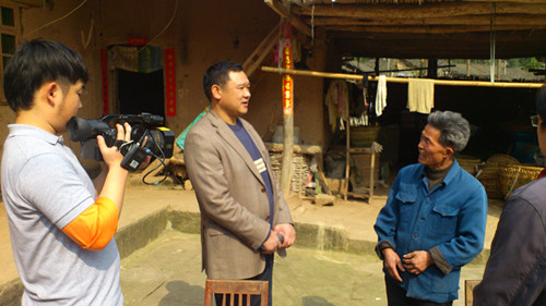 帝王潔具開(kāi)啟四川“開(kāi)往春天的校車”公益行動(dòng)(圖)