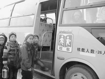 安全校車何時“路路通”(組圖) 安全校車何時“路路通”(組圖)