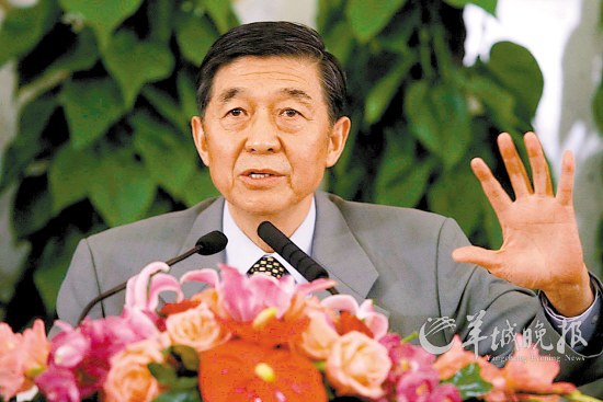 吳建民談贈(zèng)外國(guó)校車(chē):不能說(shuō)等發(fā)展好了才能援助他人 吳建民談贈(zèng)外國(guó)校車(chē):不能說(shuō)等發(fā)展好了才能援助他人