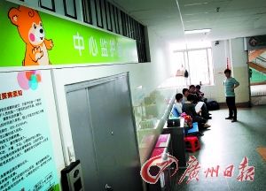 校車司機撞倒3歲男童下車查看后從其身上碾過/ 校車司機撞倒3歲男童下車查看后從其身上碾過