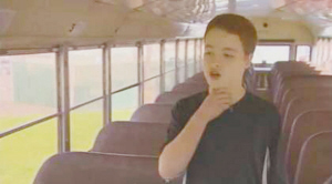 美國華盛頓：司機(jī)突發(fā)心臟病，13歲男童救校車