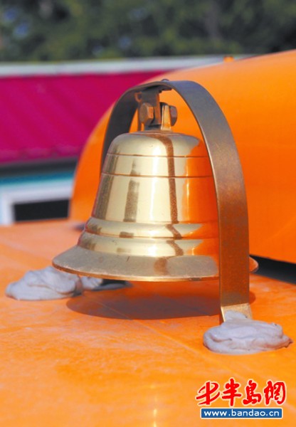 青島:郊區(qū)學(xué)生坐校車每月70元(圖) 青島:郊區(qū)學(xué)生坐校車每月70元(圖)