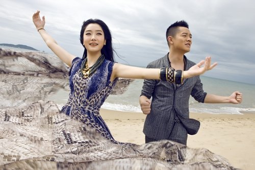 鳳凰傳奇助陣校車捐贈(zèng) “最炫民族風(fēng)”傳遞愛心