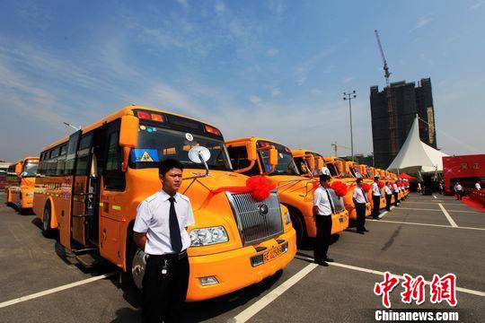 60輛校車開進(jìn)江蘇吳江 首創(chuàng)公司化運(yùn)營新模式