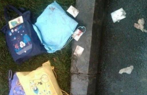 網友現場播報：成都幼兒園客車側翻（圖）